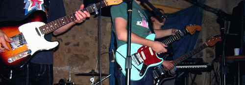 gal/Concert_Bar_Le_QG_29-11-03/guirl2.jpg